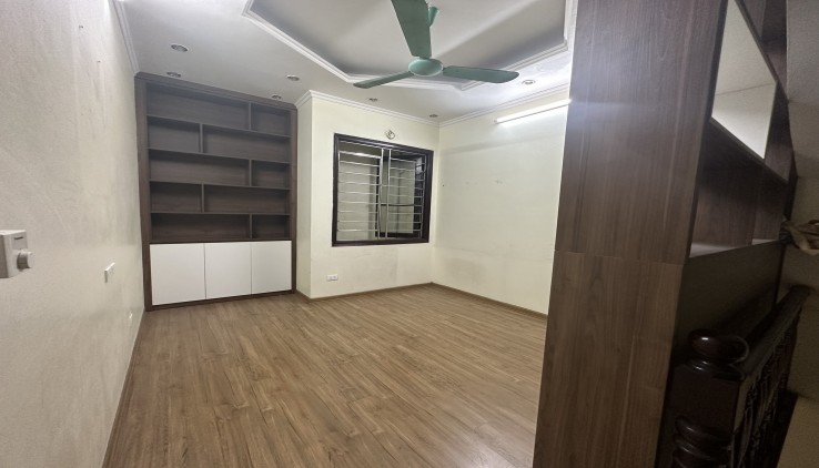 Cho thuê nhà ngõ ô tô tránh Phùng Khoang - Thanh Xuân - 50m - 5 tầng - 18 triệu 0934688687